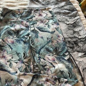 Evolution and Creation Floral and Marble Capris 2 pr sz M